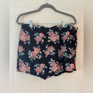 5/10$ Floral skort in size medium (flours, cute and shorts underneath)
